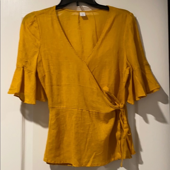 🌸NWT peplum wrap top - Picture 2 of 3